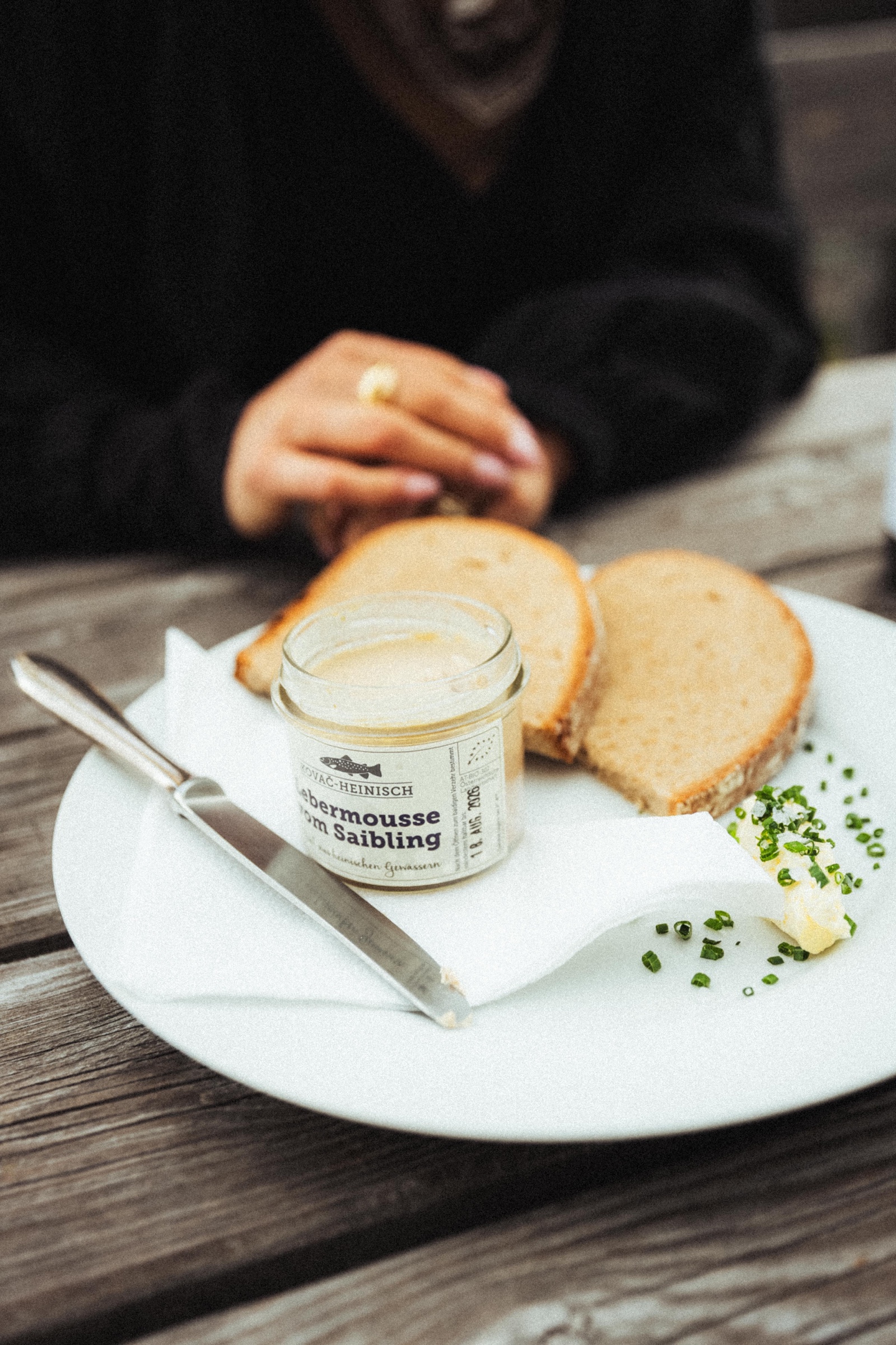 Saiblingsmousse im Glas mit Hüttenbrot